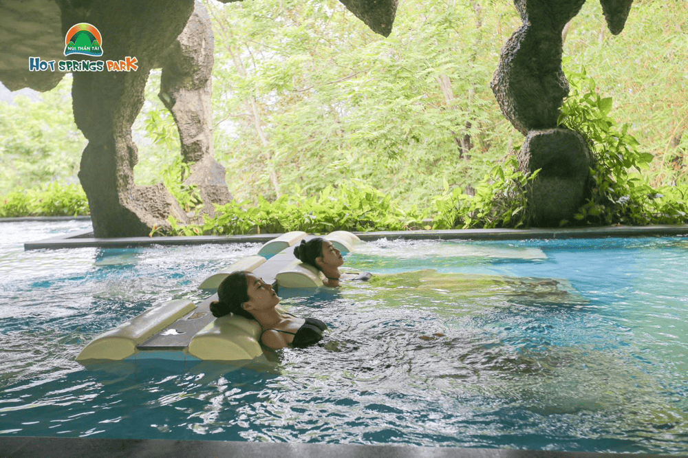 Công viên Núi Thần Tài cung cấp nhiều dịch vụ tắm khoáng nóng dưỡng sinh kiểu Nhật (Nguồn: Công Viên Suối Khoáng Nóng Núi Thần Tài)